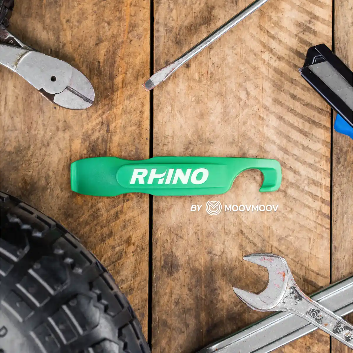 Electric scooter tyre changer