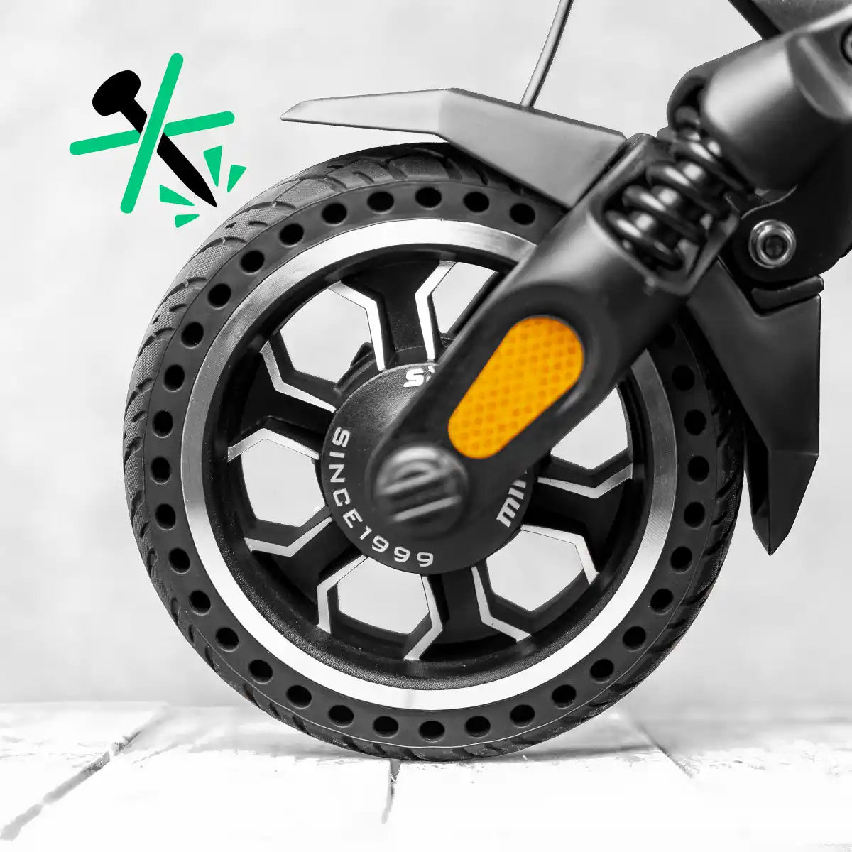 Solid puncture-proof tyre 8.5 inches