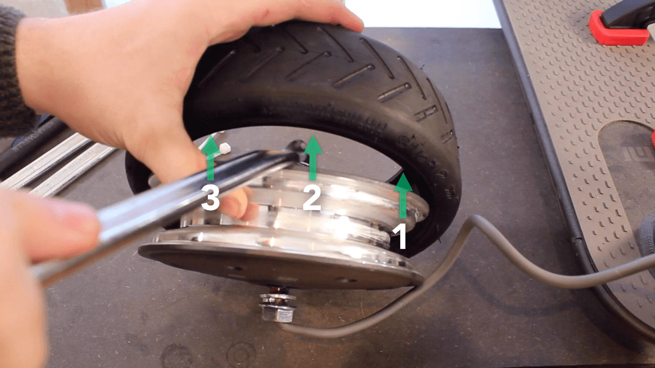 changer pneu avant xiaomi m365