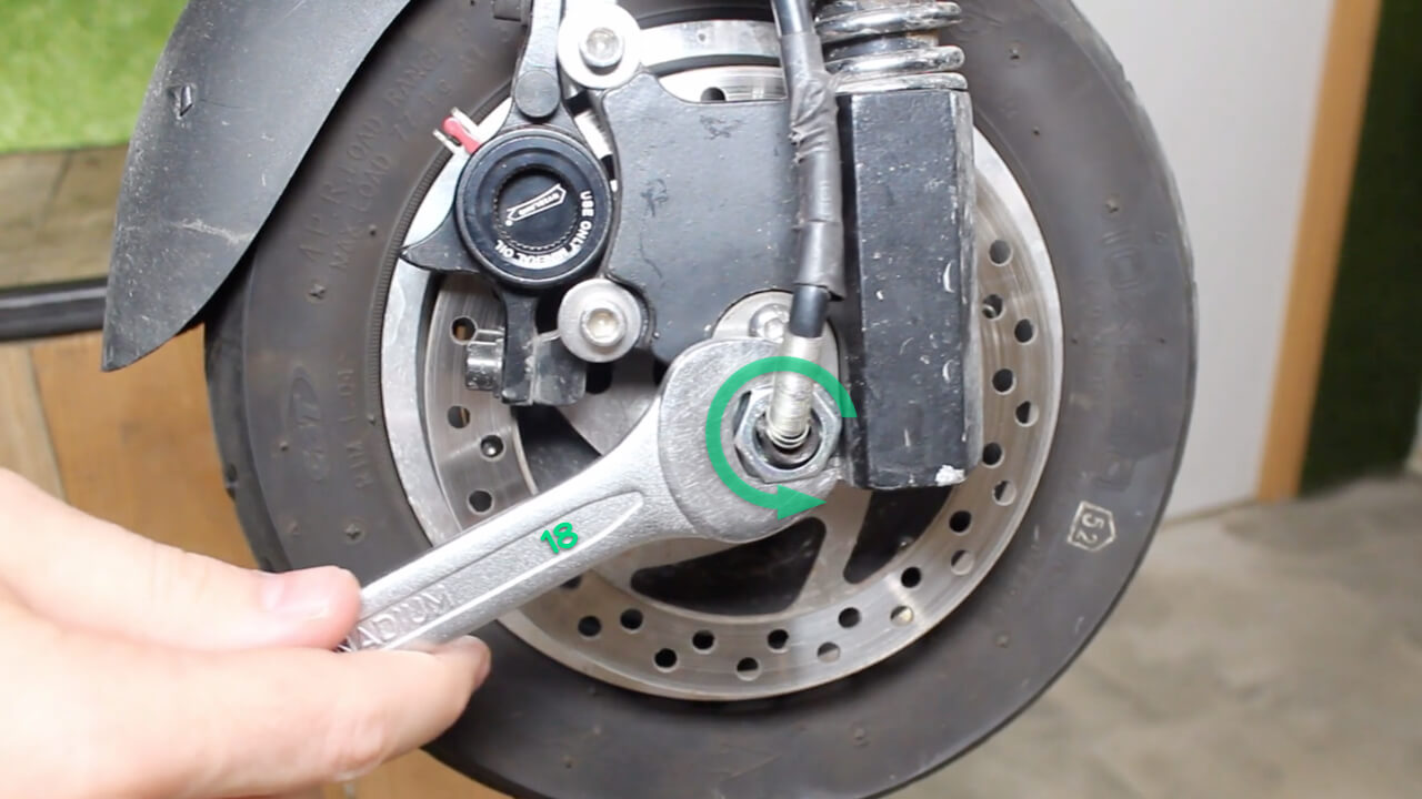 changer pneu avant speedtrott RS1600 trottinette electrique