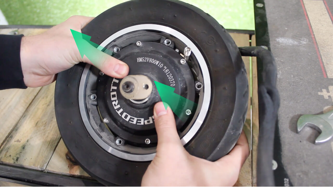 changer pneu avant speedtrott RS1600 trottinette electrique