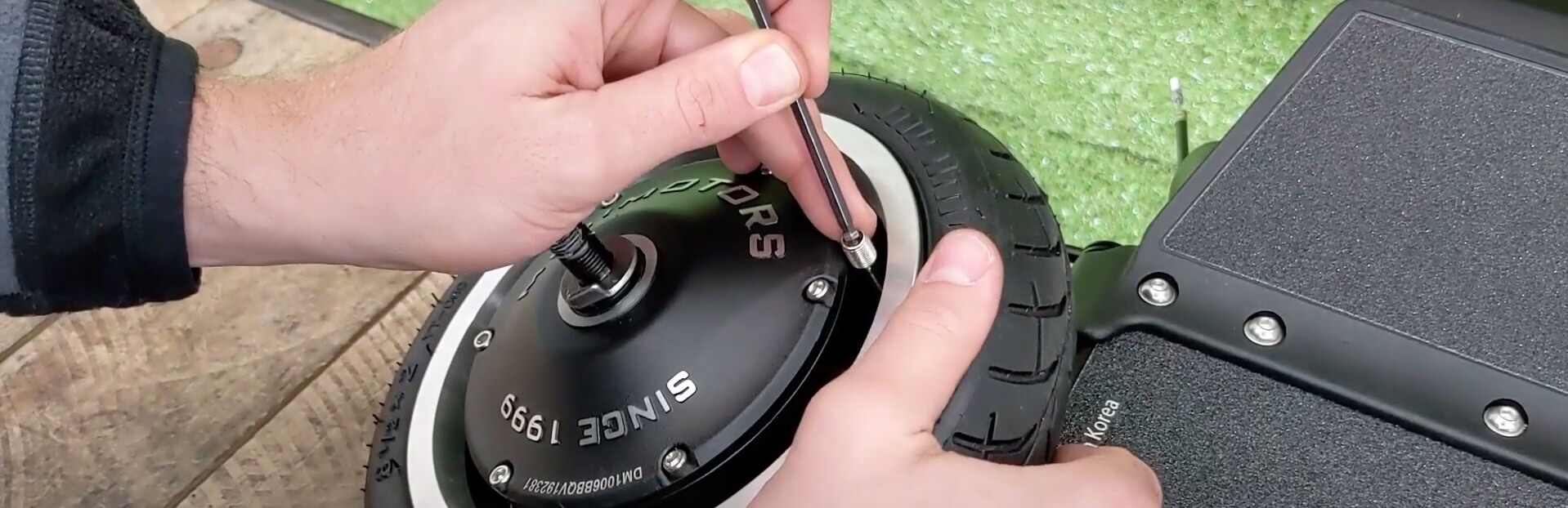 Dualtron Mini - Roue Arriere - Désolidariser le pneu du moteur