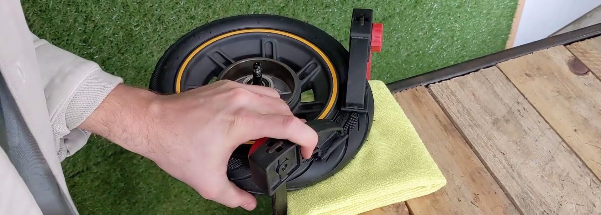 Décoller le pneu de la jante