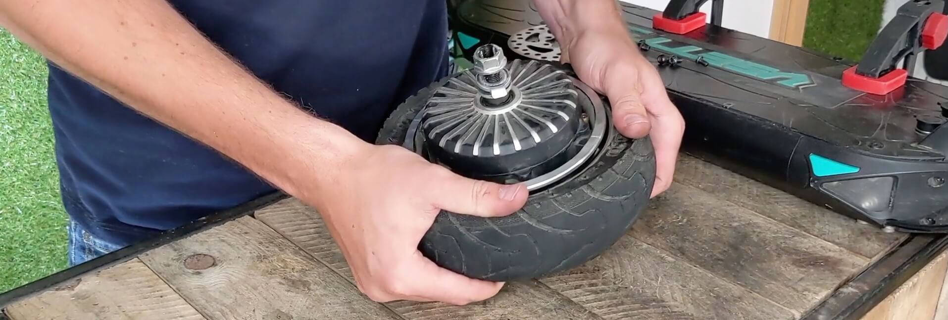 VSETT 9 - Roue Avant - Retirer l’ancien pneu